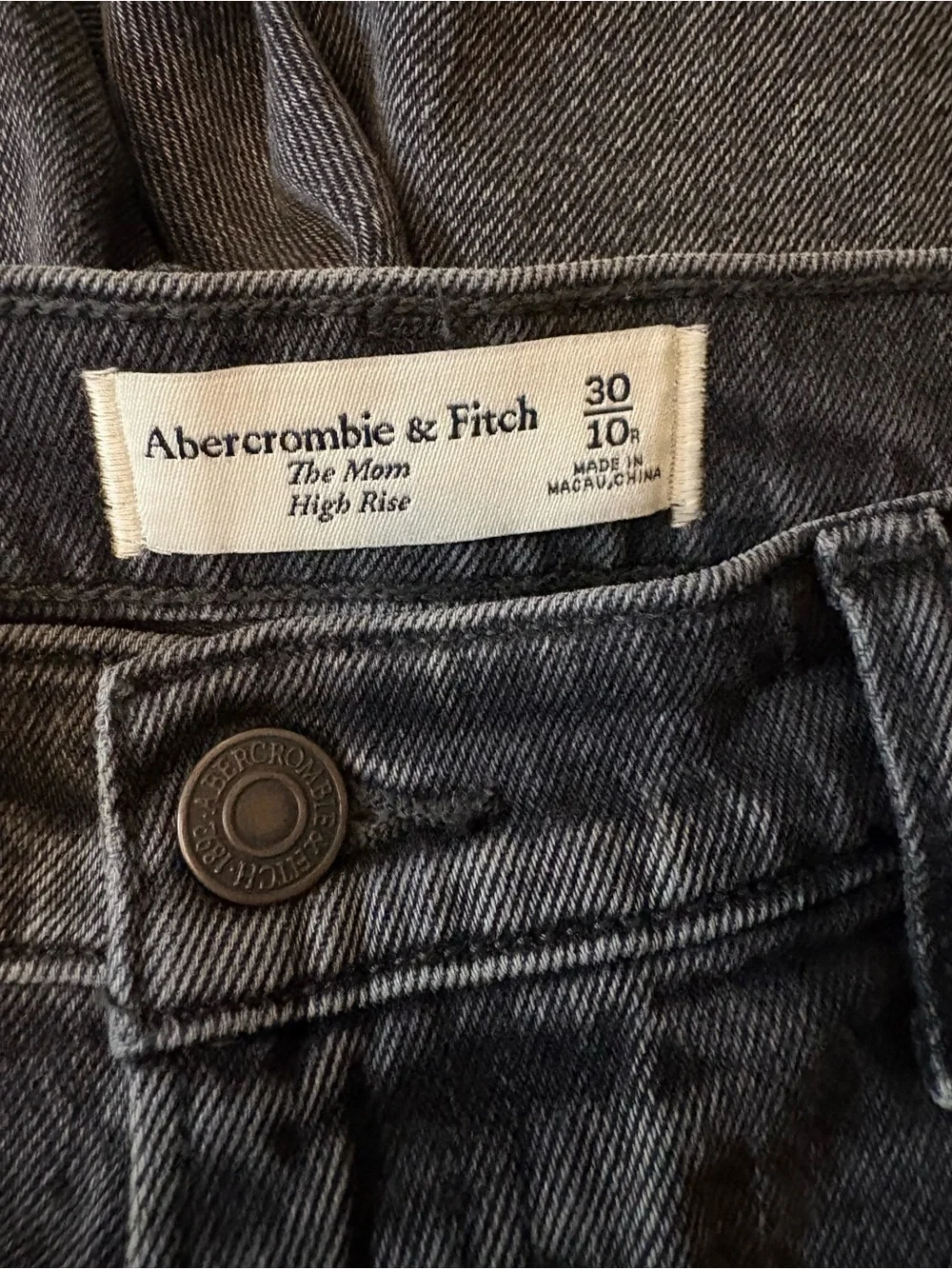 Abercrombie & Fitch The Mom High Rise Jeans Denim Washed Black Size 30/10 Womens